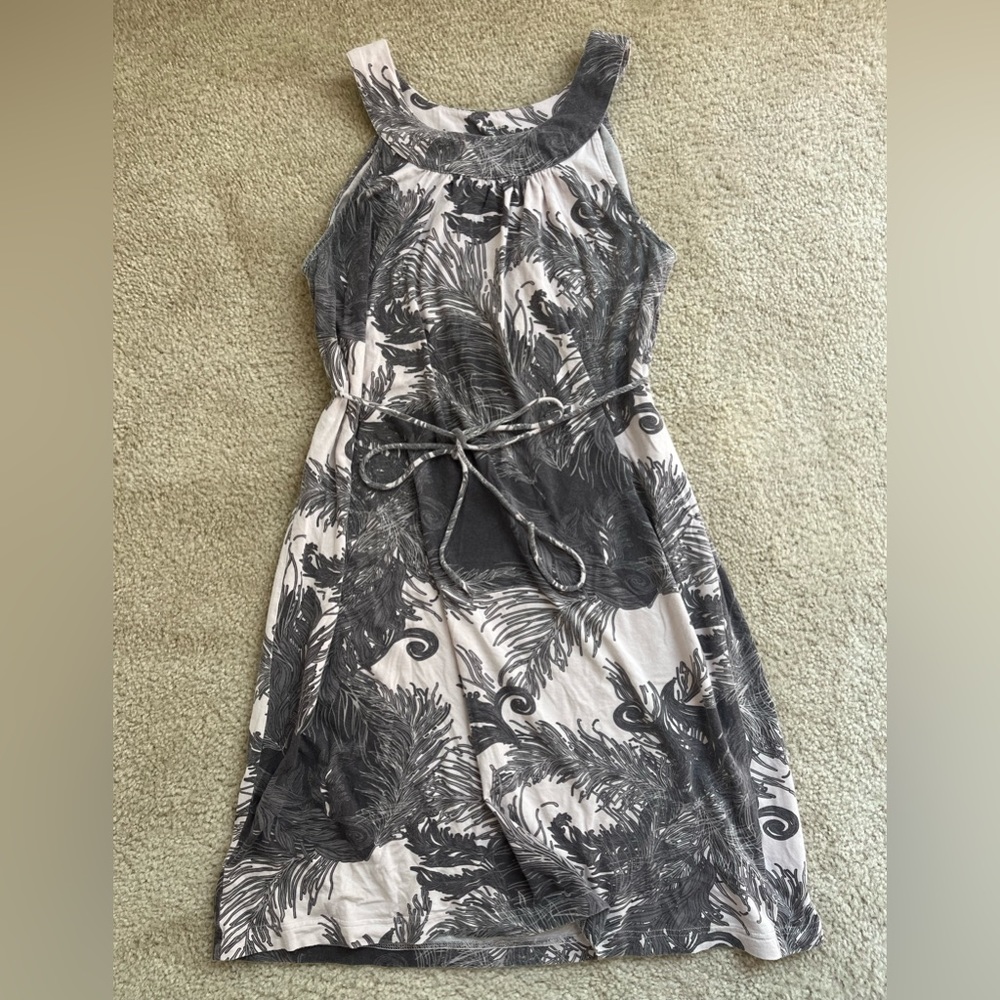 Garnet Hill Size Small Yoke Detailed Knit Dress - grey feather pattern